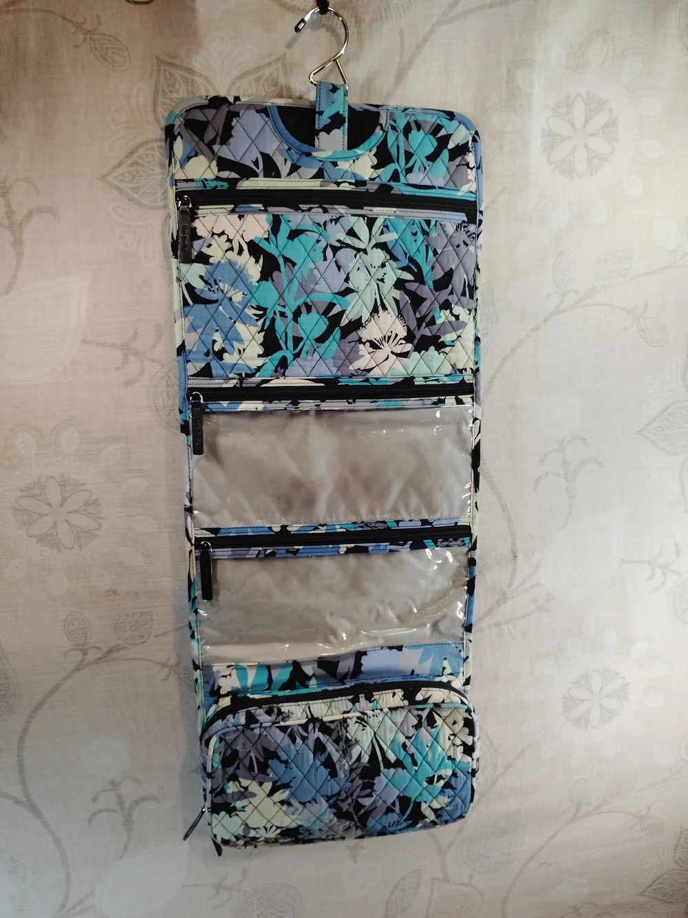 Vera Bradley quilted Floral Travel Cosmetic/ Toiletry Tote Bag in Blue& Black